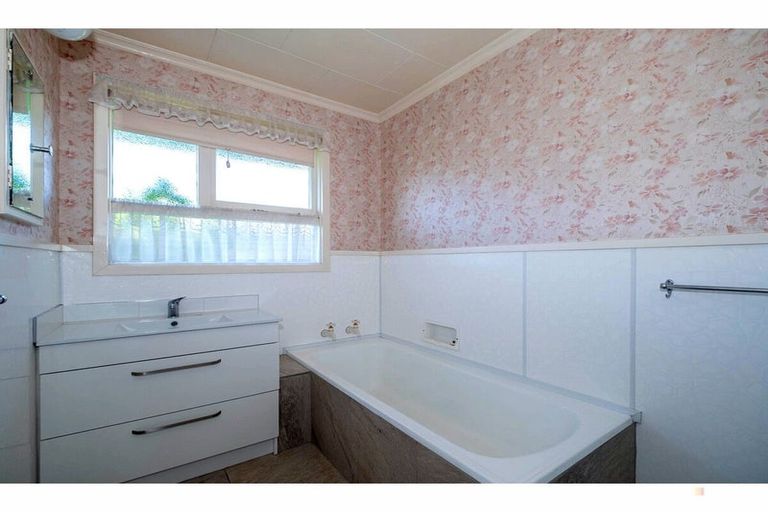 Photo of property in 1 Cashel Street, Waimate, 7924