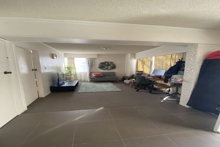 Photo of property in 15a Cheryl Place, Hillcrest, Auckland, 0627