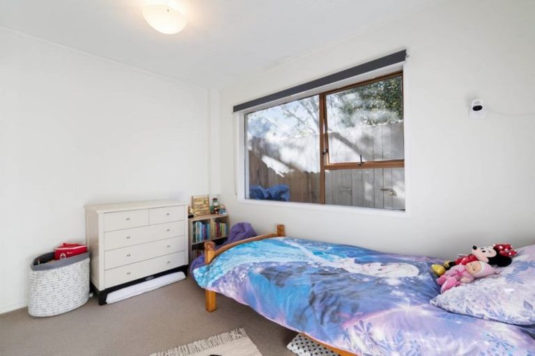 Photo of property in 2/43 Seaton Road, Murrays Bay, Auckland, 0630