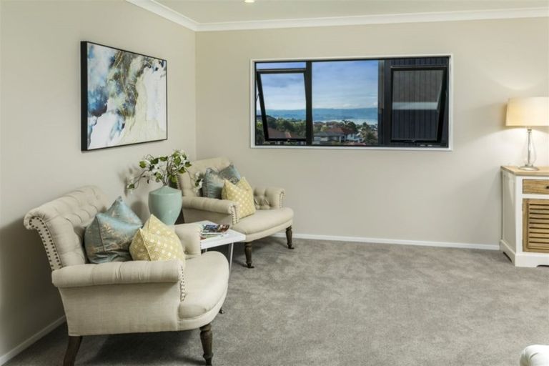 Photo of property in 28 Bernleigh Terrace, West Harbour, Auckland, 0618