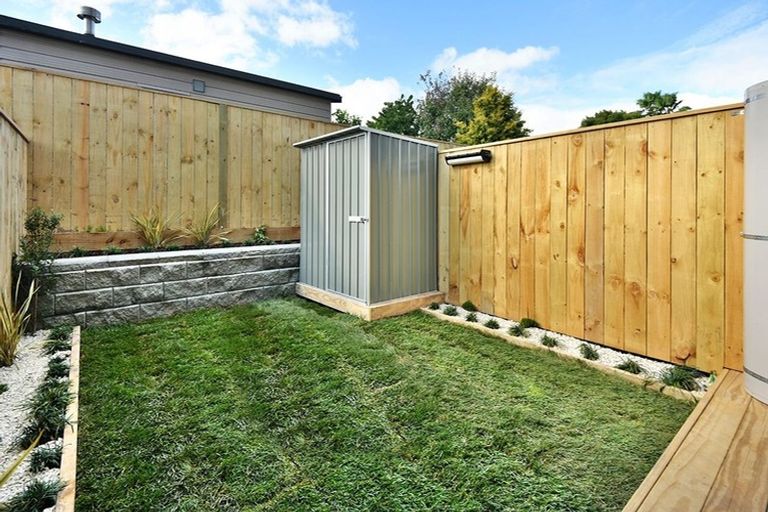 Photo of property in 11 Waru Lane, Te Atatu Peninsula, Auckland, 0610