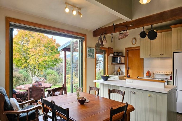 Photo of property in 172 Gladstone Road, Dalmore, Dunedin, 9010