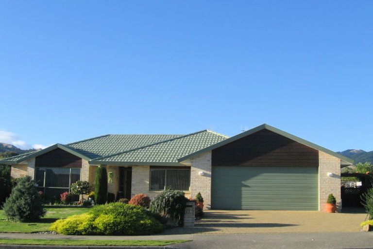 Photo of property in 27 Realm Drive, Paraparaumu, 5032