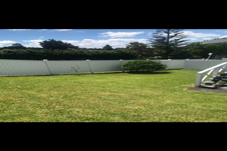 Photo of property in 183 Waimumu Road, Massey, Auckland, 0614