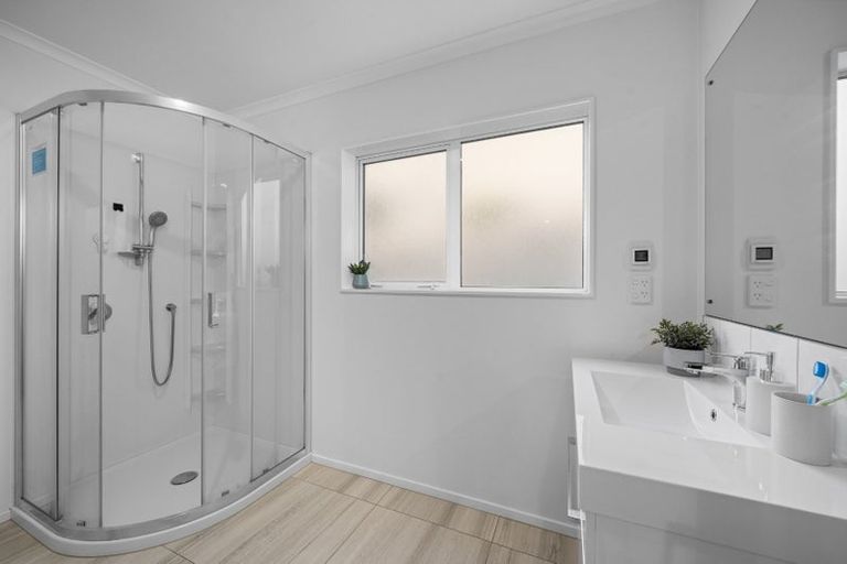 Photo of property in 8 Antigua Way, Grenada Village, Wellington, 6037