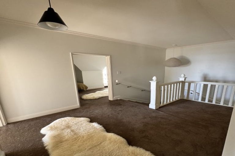 Photo of property in 14 Roslyn Road, Bluff Hill, Napier, 4110