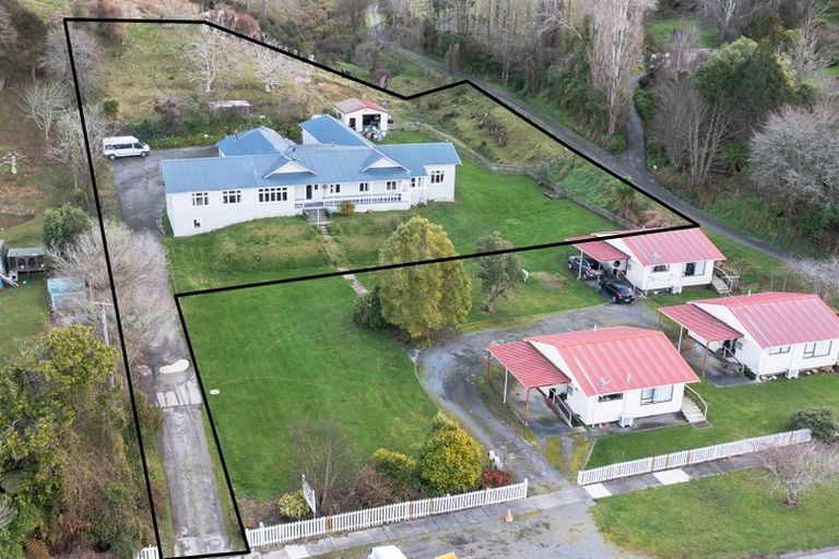 Photo of property in 21 Ongo Road, Hunterville, 4730