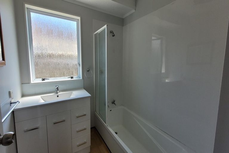 Photo of property in 22 Jasmine Grove, Maungaraki, Lower Hutt, 5010