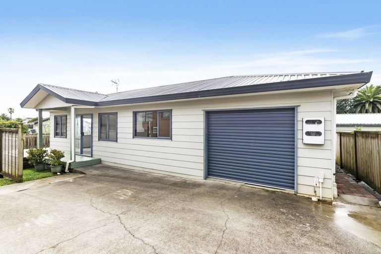 Photo of property in 120 Gossamer Drive, Pakuranga Heights, Auckland, 2010