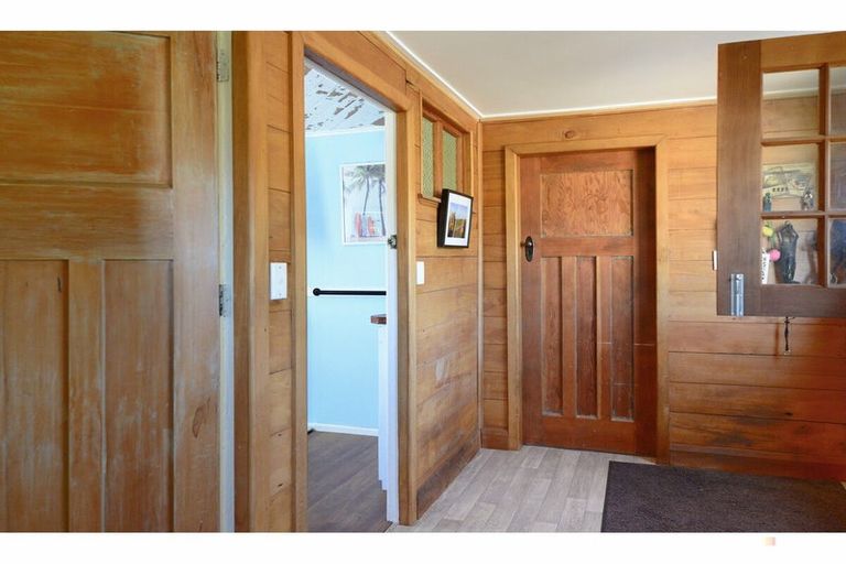 Photo of property in 19 Mount John Road, Waimate, 7977