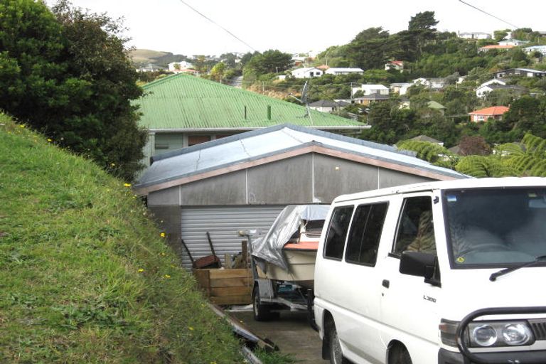 Photo of property in 147 Ruskin Road, Newlands, Wellington, 6037