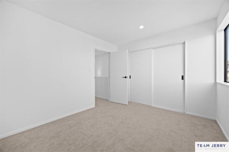 Photo of property in 49b Crestview Rise, Papakura, 2110