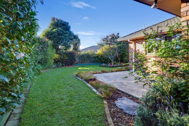 Photo of property in 28b Johnstone Drive, Fitzherbert, Palmerston North, 4410