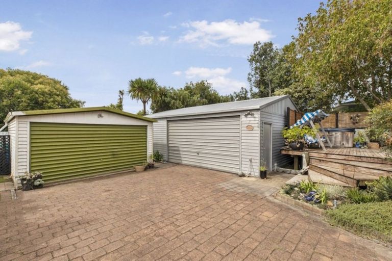 Photo of property in 8 Allington Road, Massey, Auckland, 0614