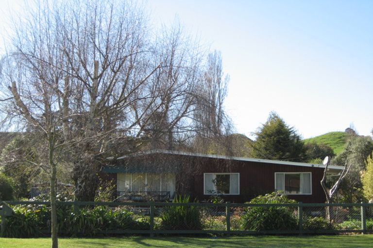 Photo of property in 12 Ongo Road, Hunterville, 4730
