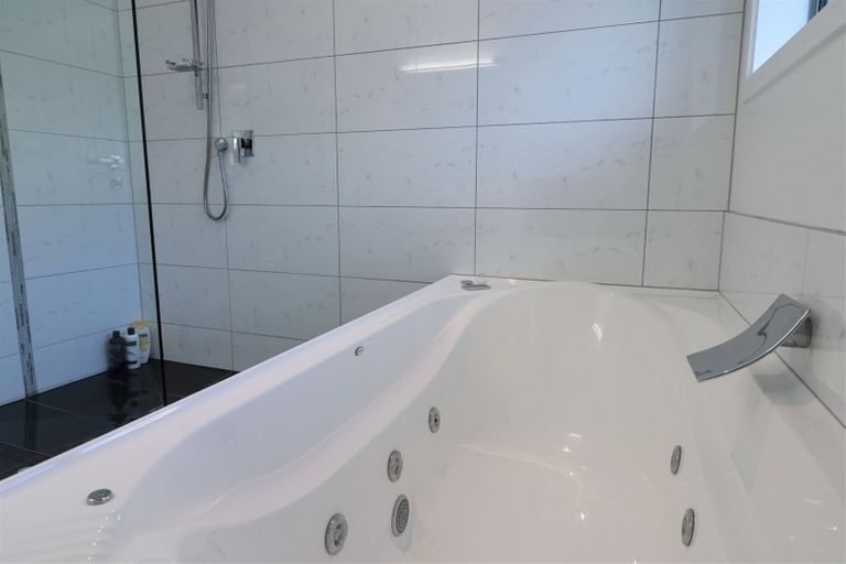 Photo of property in 92 Douglas Street, Highfield, Timaru, 7910