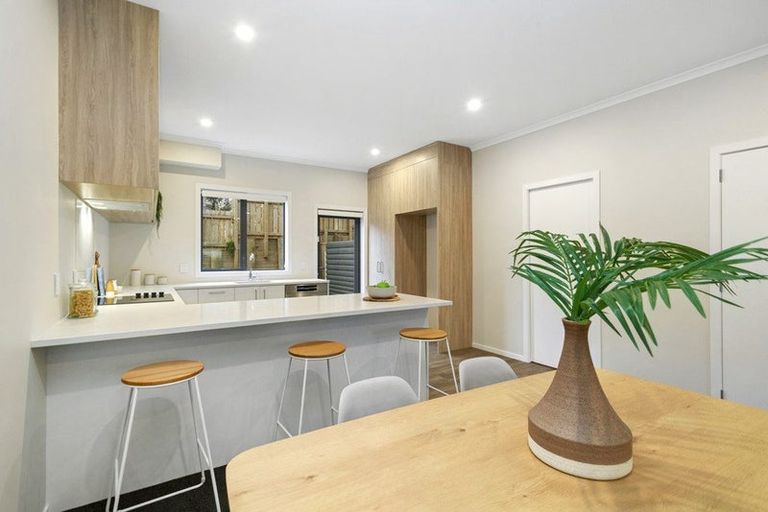 Photo of property in 10/17a Eastglen Road, Glen Eden, Auckland, 0602