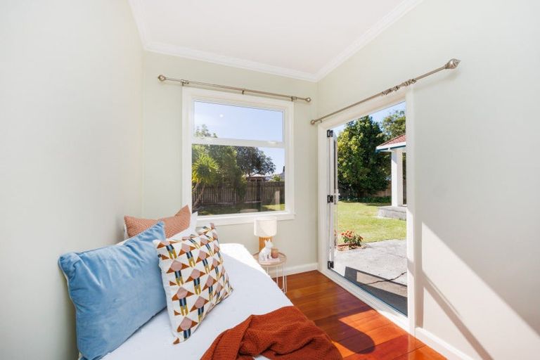 Photo of property in 16 College Street, Awapuni, Palmerston North, 4412