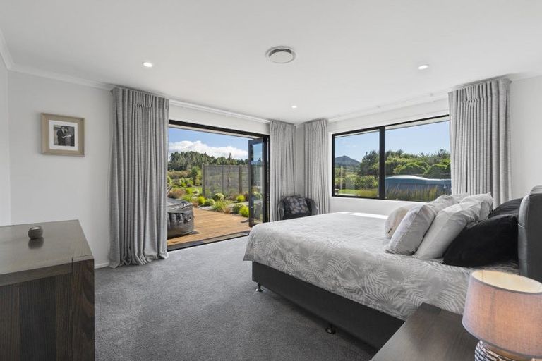 Photo of property in 1 Ribbonwood Lane, Kinloch, Taupo, 3377