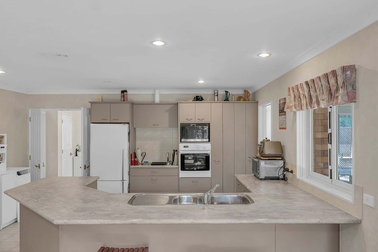 Photo of property in 60 Wattle Farm Road, Wattle Downs, Auckland, 2103