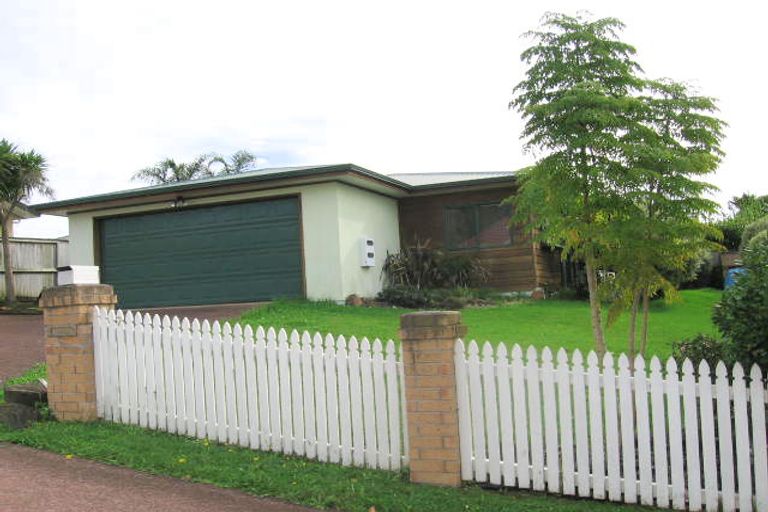 Photo of property in 7 Lasque Place, Glen Eden, Auckland, 0602