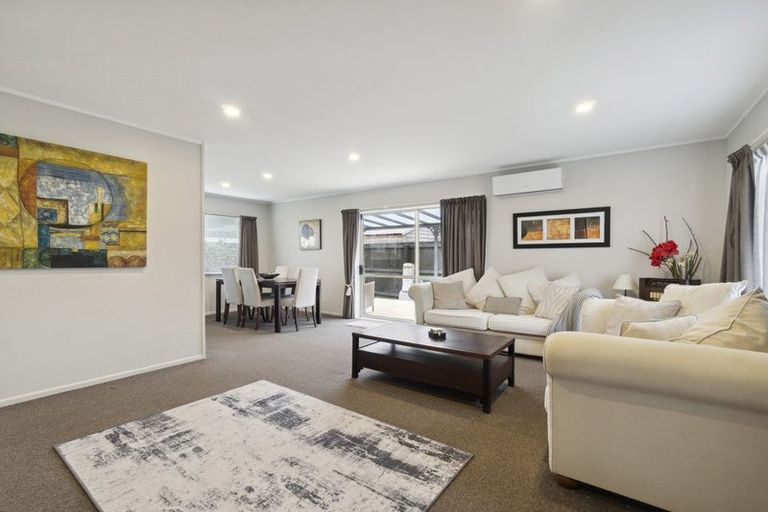 Photo of property in 15 Hocken Place, Mangere Bridge, Auckland, 2022