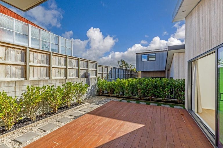 Photo of property in 8 Matau Way, Hauraki, Auckland, 0622
