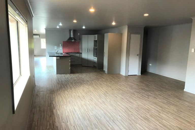 Photo of property in 26 Moulton Street, Moturoa, New Plymouth, 4310