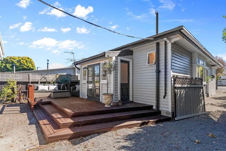 Photo of property in 130 Somerfield Street, Somerfield, Christchurch, 8024