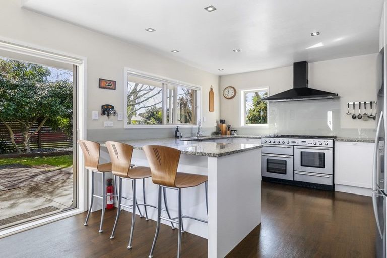 Photo of property in 2 Waimanu Place, Point Wells, Warkworth, 0986