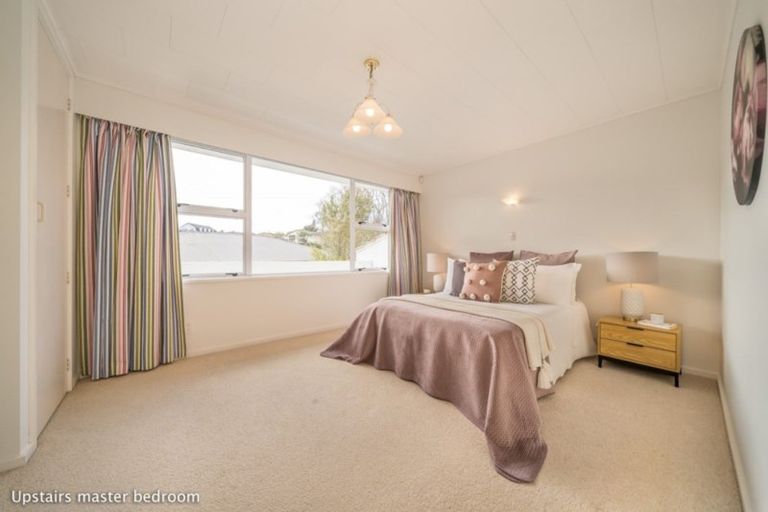 Photo of property in 4a Dowling Grove, Silverstream, Upper Hutt, 5019