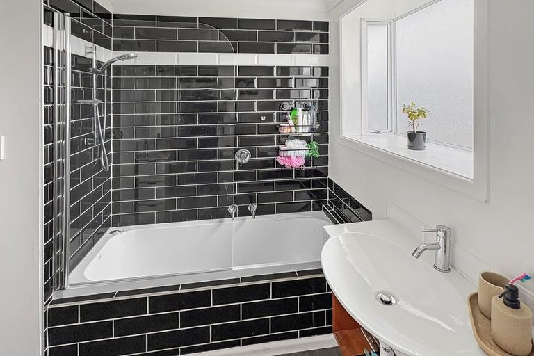 Photo of property in 37 Cross Street, Coalgate, 7673