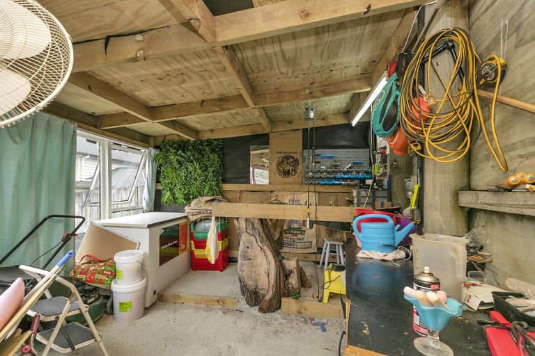 Photo of property in 2/21 Tahu Crescent, Sunnynook, Auckland, 0620