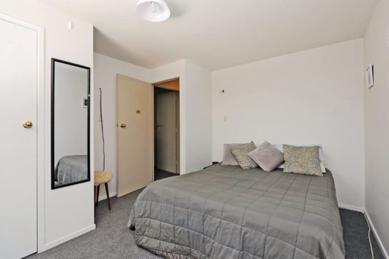 Photo of property in 17 Busby Hill, Havelock North, 4130