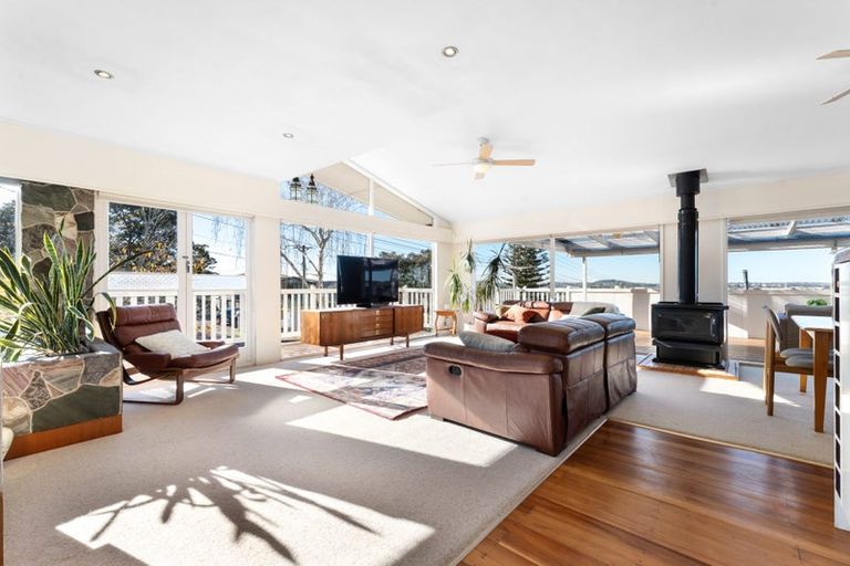 Photo of property in 15 Jaemont Avenue, Te Atatu South, Auckland, 0610