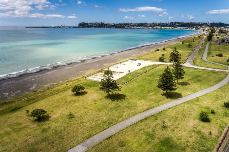 Photo of property in 18 The Esplanade, Westshore, Napier, 4110