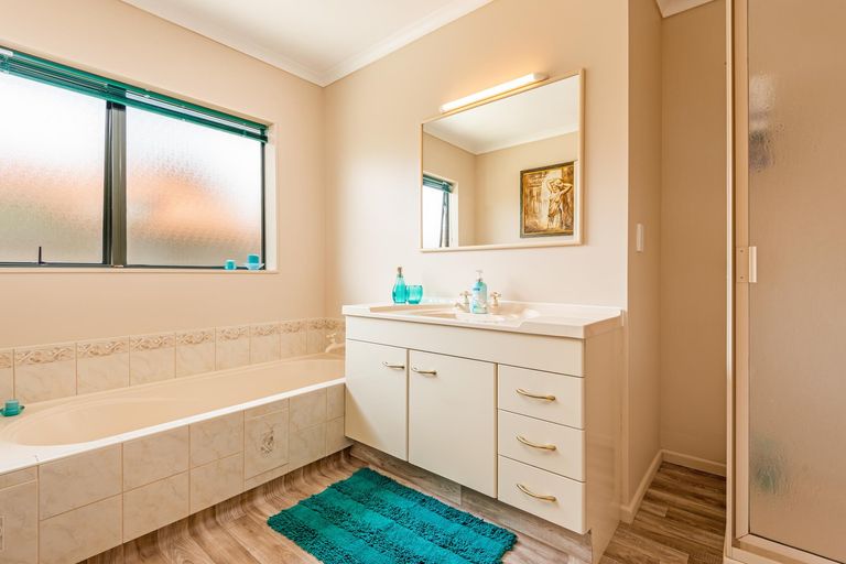 Photo of property in 7 Strachan Way, Highbury, Palmerston North, 4412