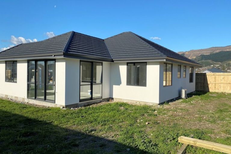 Photo of property in 14 Feltham Street, Hunterville, 4730