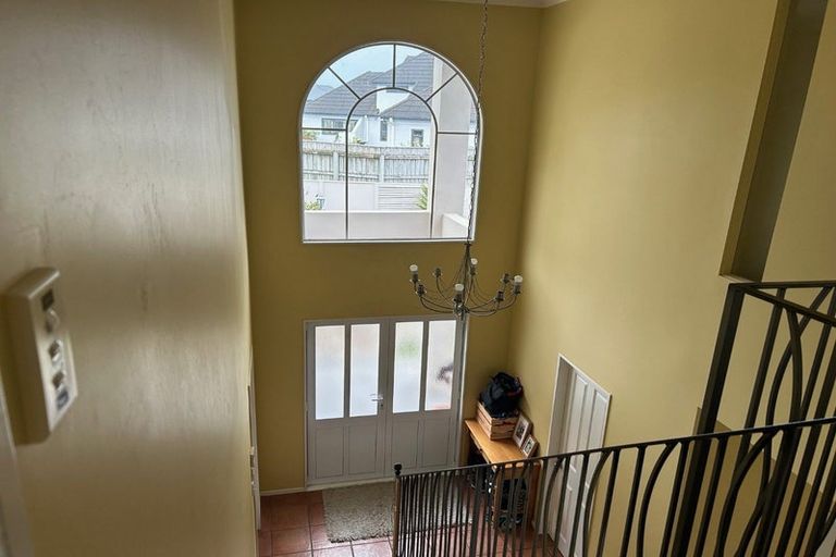 Photo of property in 9 The Topdeck, Whitby, Porirua, 5024