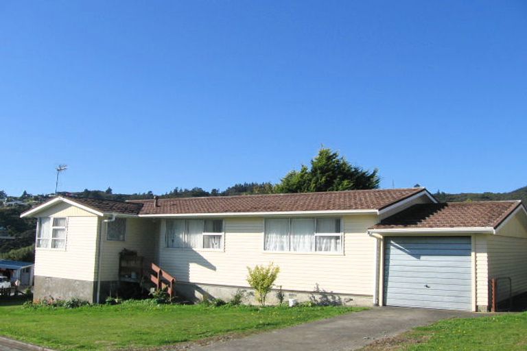 Photo of property in 14 Clapham Grove, Stokes Valley, Lower Hutt, 5019