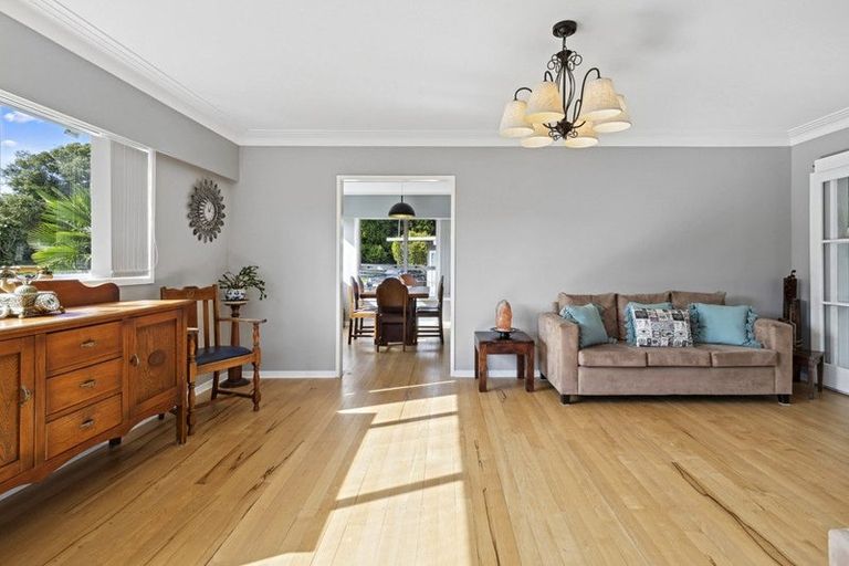 Photo of property in 14 Dennis Avenue, Hillpark, Auckland, 2102