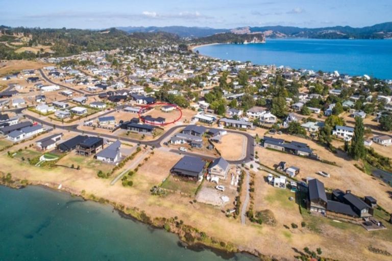 Photo of property in 11 Admiral Drive, Cooks Beach, Whitianga, 3591
