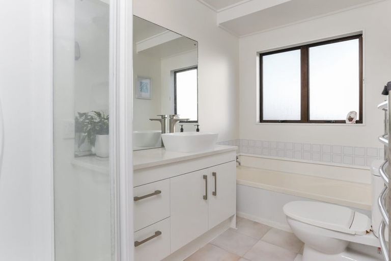 Photo of property in 2/23 Gwenand Place, Botany Downs, Auckland, 2010