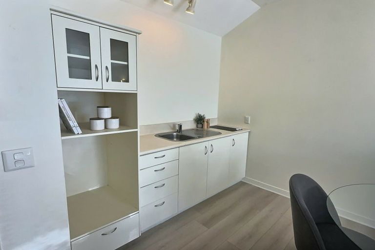 Photo of property in 68 Whiteley Street, Moturoa, New Plymouth, 4310