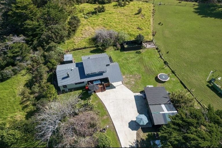 Photo of property in 2656 South Head Road, South Head, Helensville, 0874