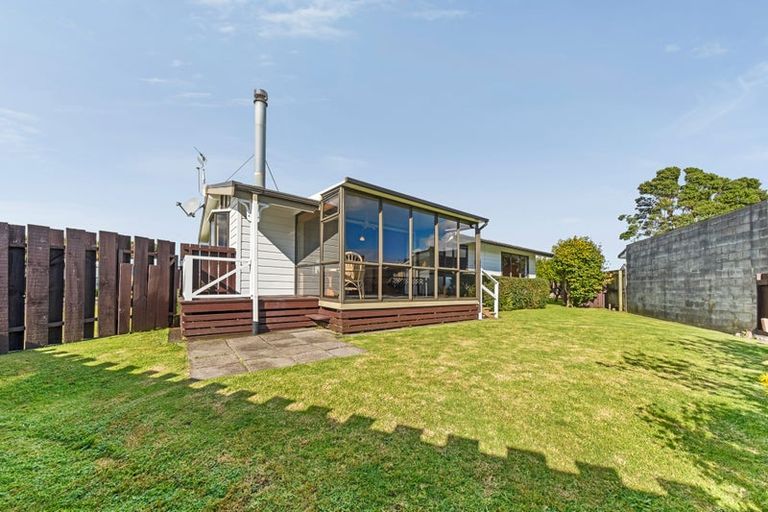 Photo of property in 2 Desmond Place, Bell Block, New Plymouth, 4312