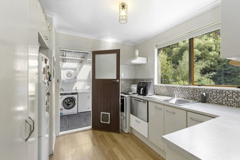 Photo of property in 2/5 Taunton Way, Pinehaven, Upper Hutt, 5019