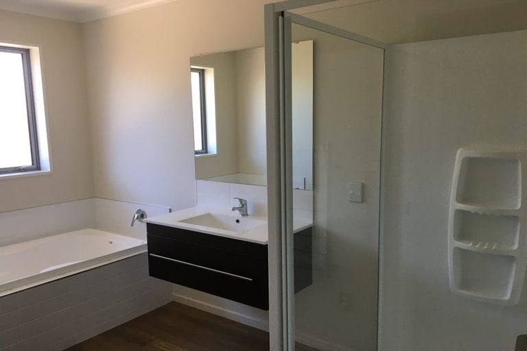 Photo of property in 10 Handley Crescent, Wigram, Christchurch, 8042