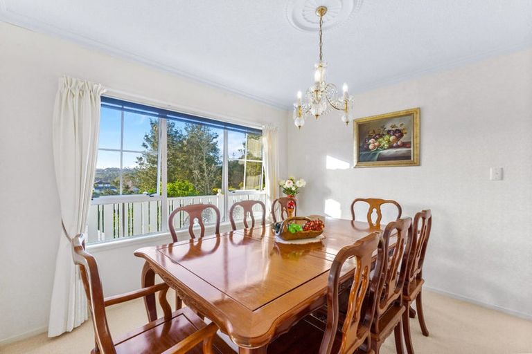 Photo of property in 2 Ravenstone Place, Chatswood, Auckland, 0626