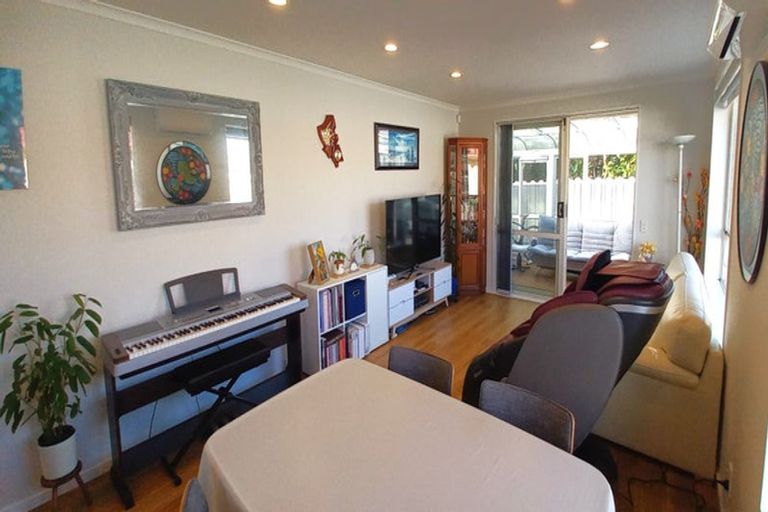 Photo of property in 4 Fernbrook Close, Burswood, Auckland, 2013